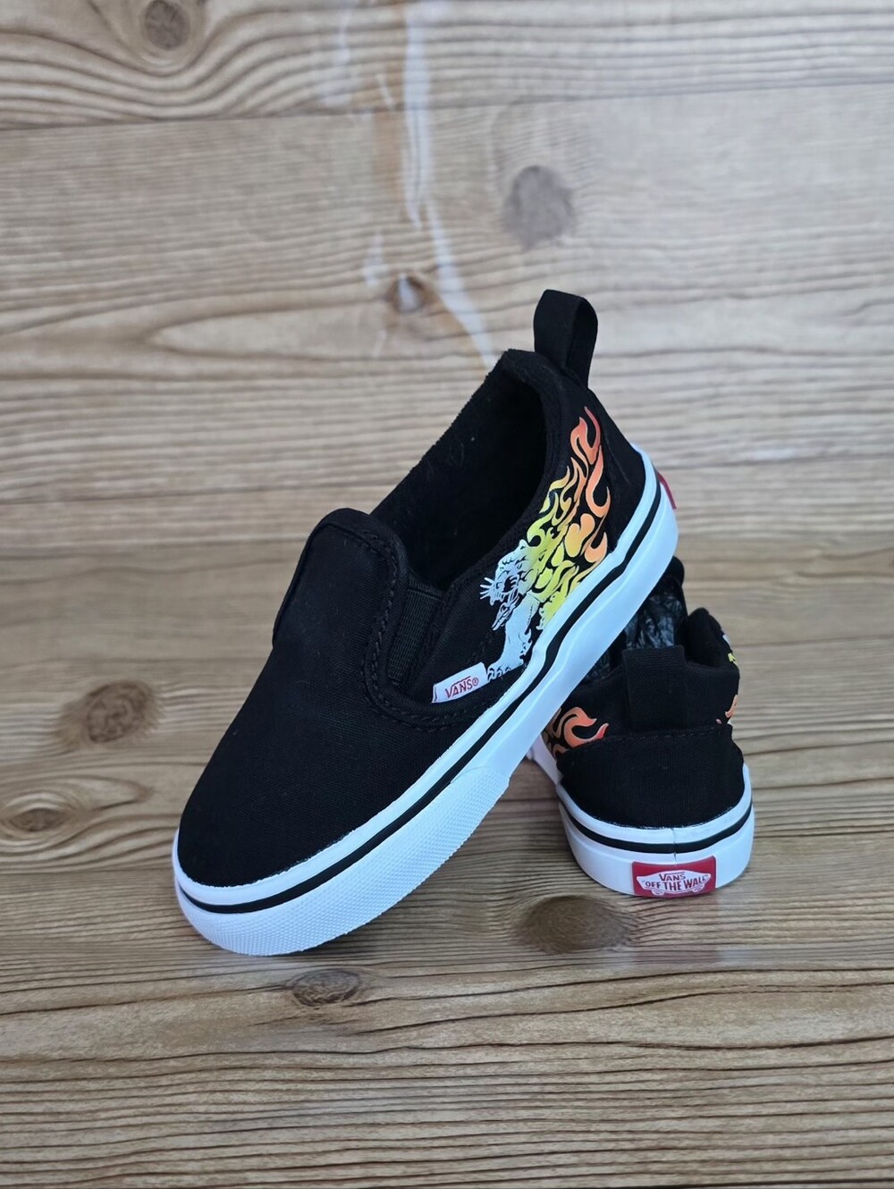 VANS Classic Slip-On Sneakers